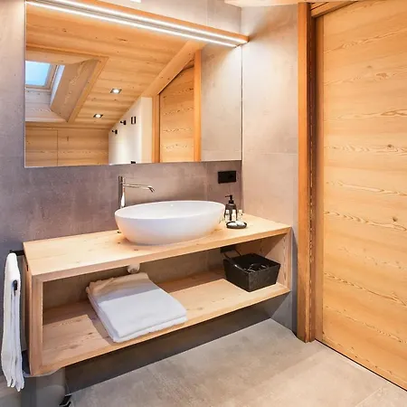Aria Di Casa Reit *